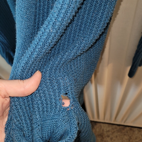 Old Navy women's size small blue sweater with pockets, fair condition - Picture 3 of 5